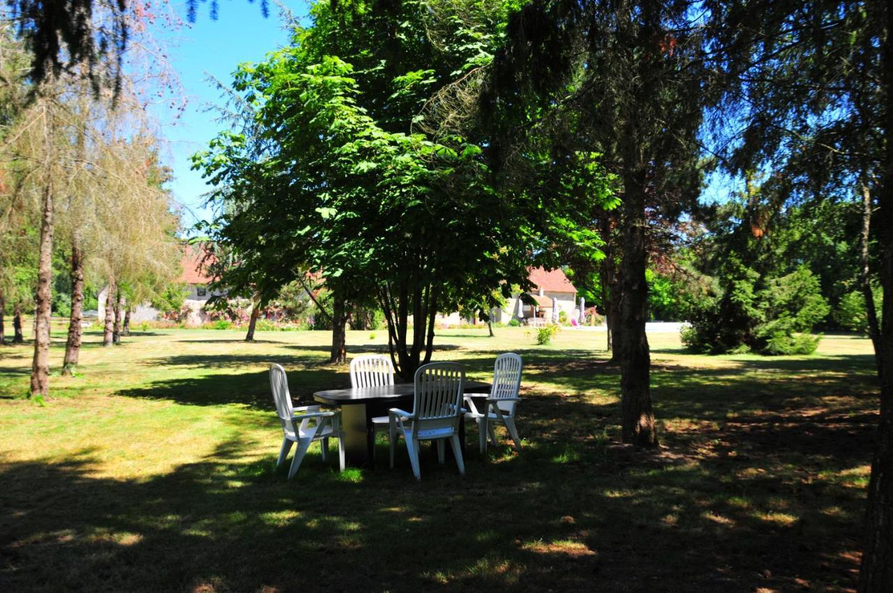 Bed and Breakfast Les Guenins Gien Esterno foto