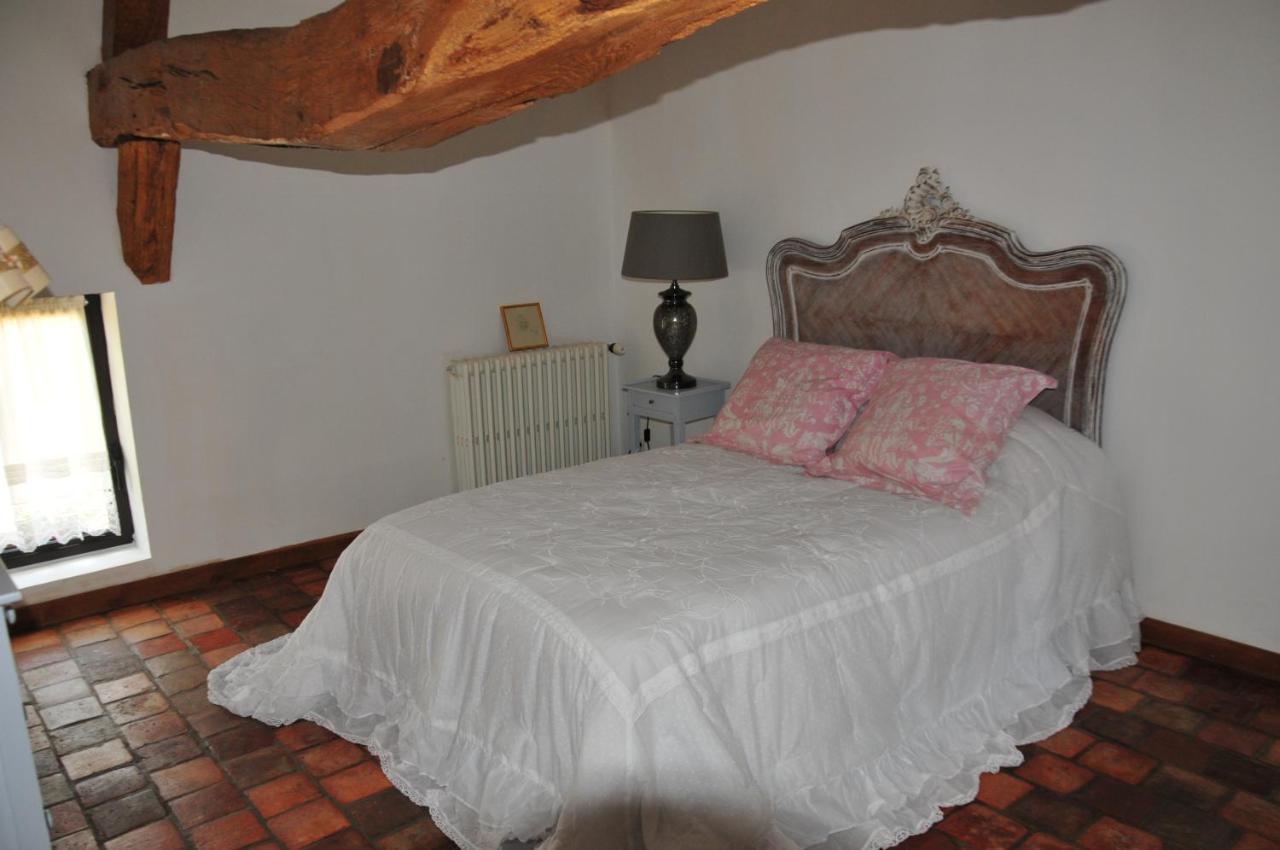 Bed and Breakfast Les Guenins Gien Esterno foto